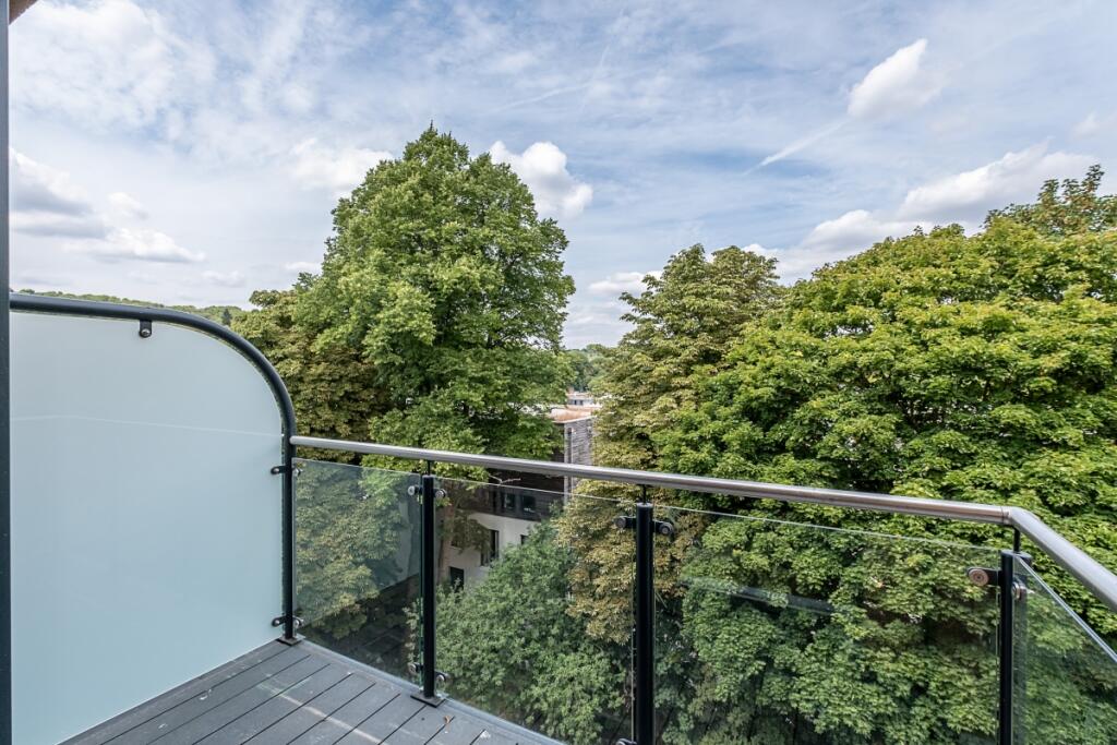 Apartment in Croydon - View 5