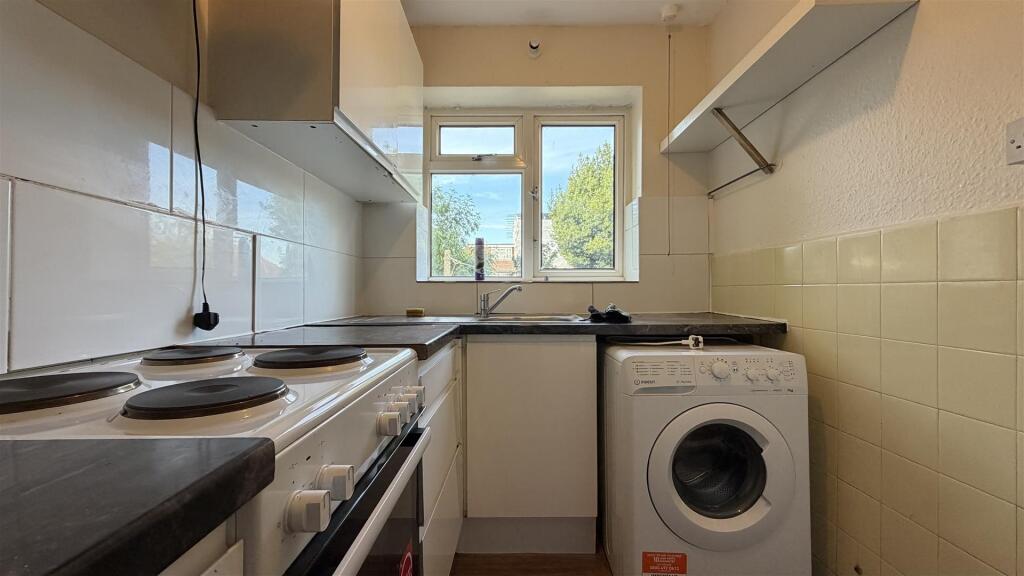 Apartment in London, South Stanmore - View 5