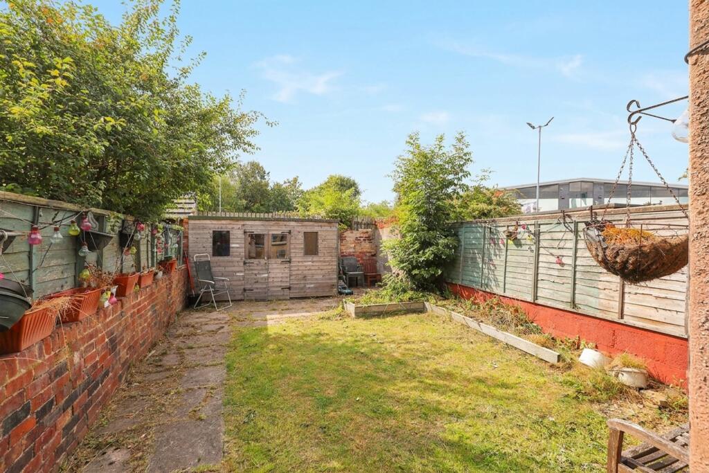 House in Chesterfield, Derbyshire - View 4