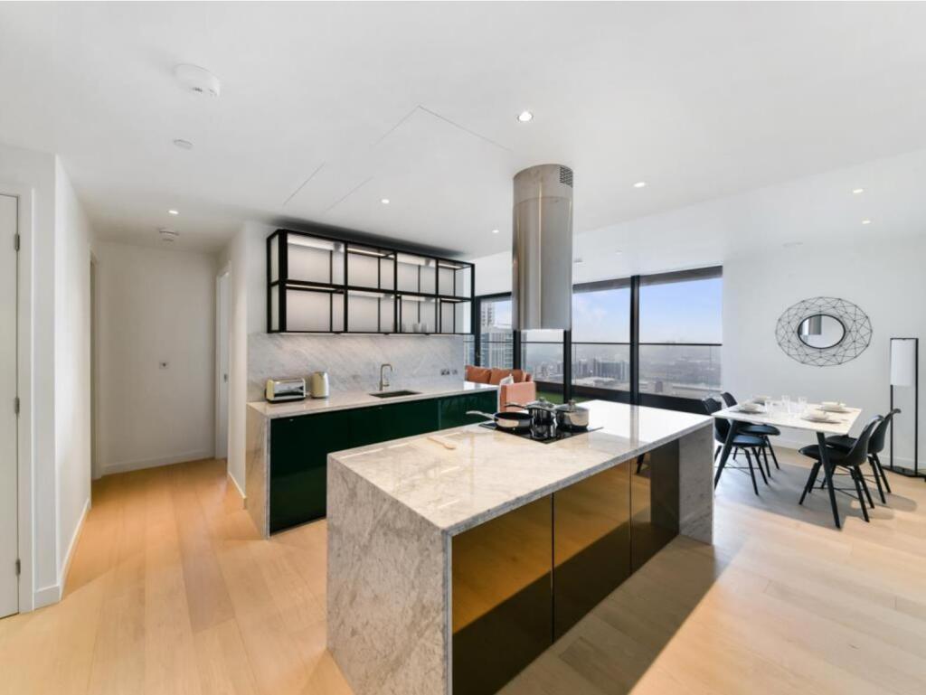 Main image of property: Hobart Building, Wards Place, London, E14