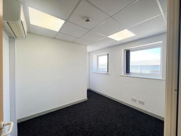 BOARDROOM / PRIVATE OFFICE