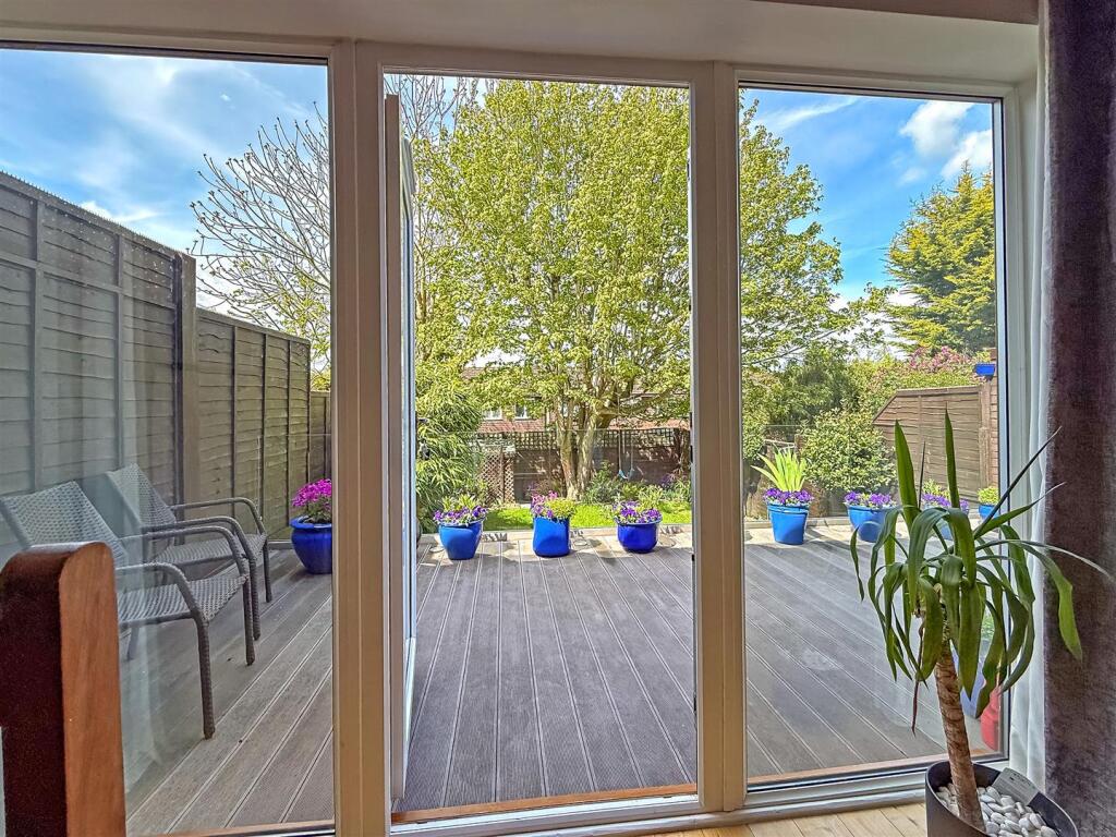 Additional image 18 of Mount Drive, Park Street, St. Albans