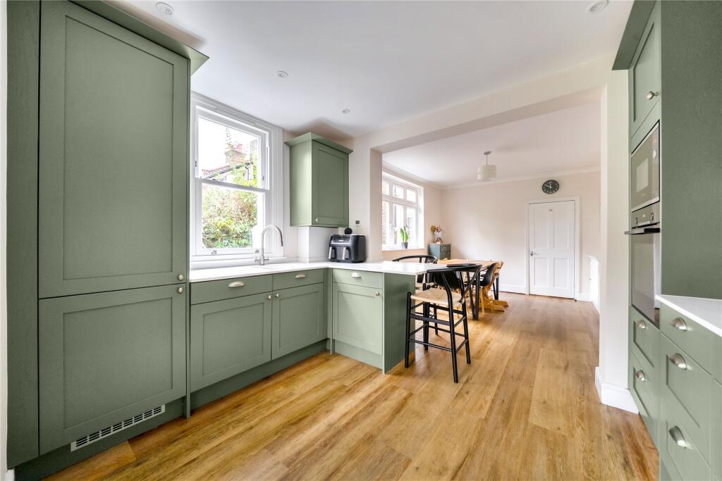 House in London, Royal Borough of Kingston upon Thames - View 3