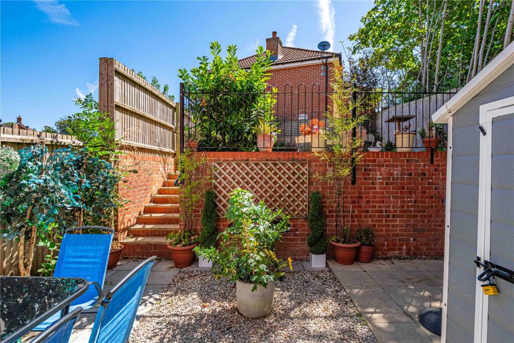 House in Hemel Hempstead - More