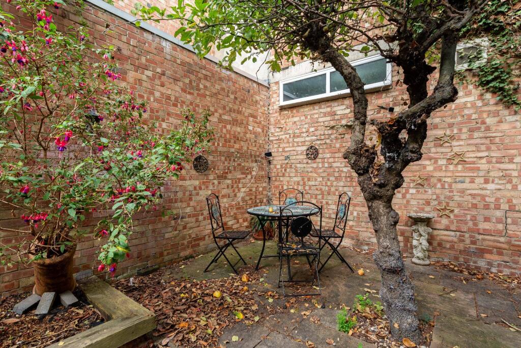 Apartment in Brighton - View 5