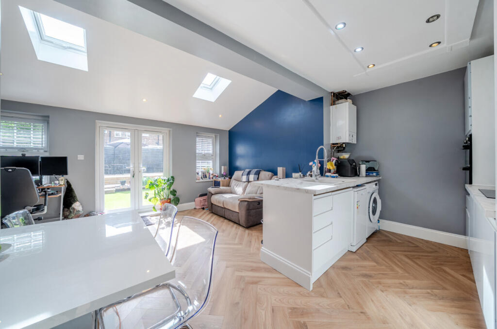 House in London, Kidbrooke - View 2