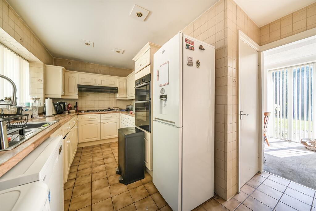 House in Huddersfield - View 4