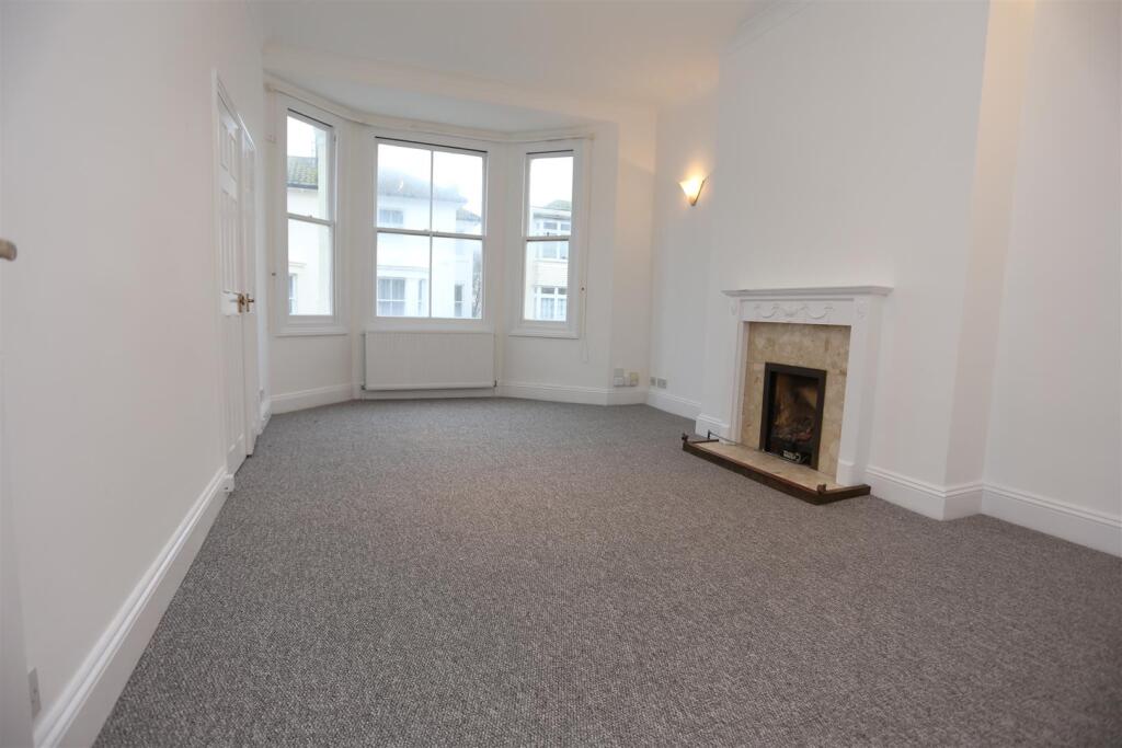Apartment in Hove, Brighton and Hove - View 2