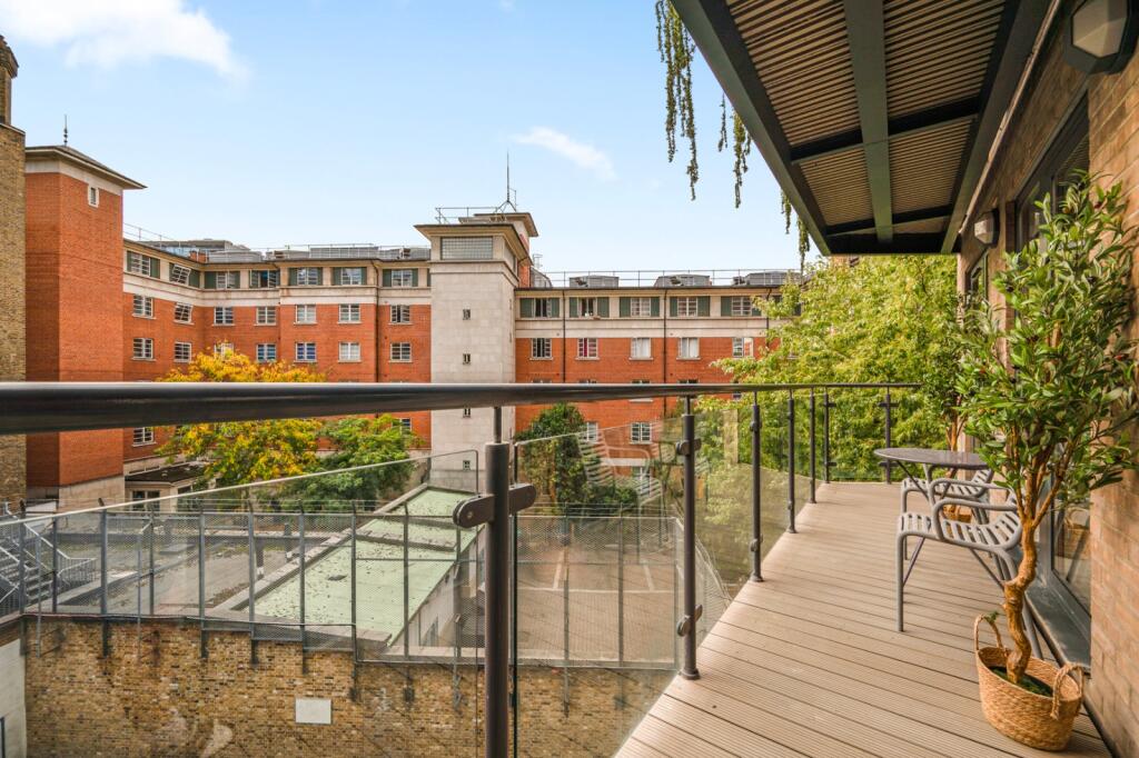 Apartment in London, City of Westminster - More