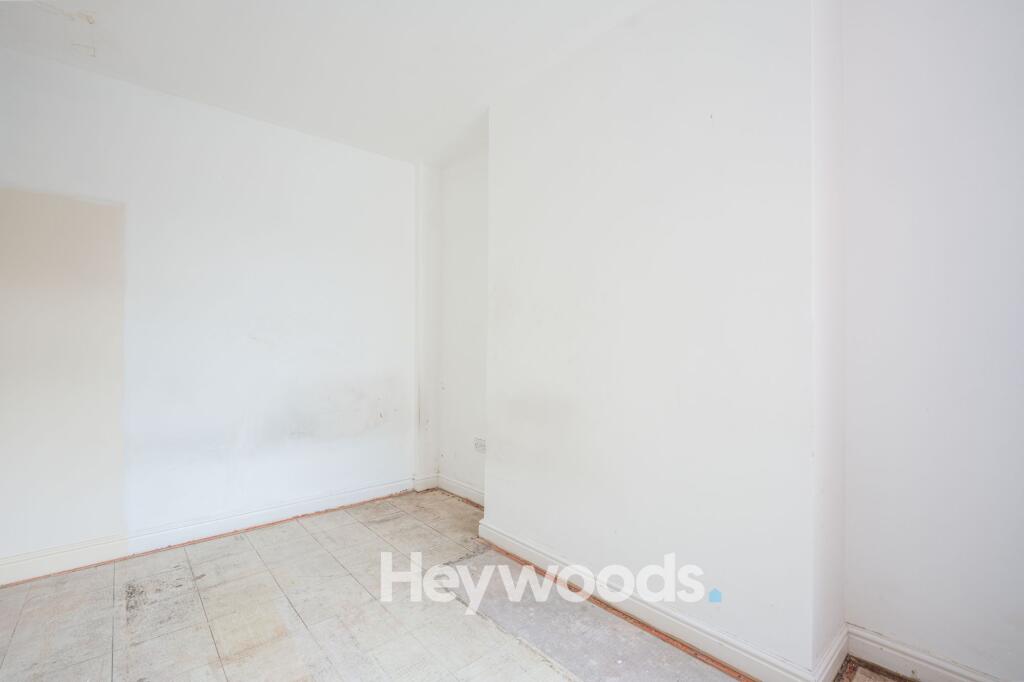 House in Newcastle-under-Lyme, Parksite, Silverdale - More