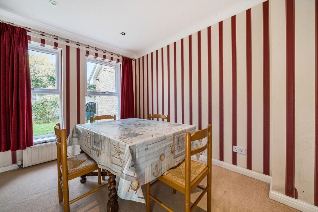 Fennel Close, Chineham photo 5
