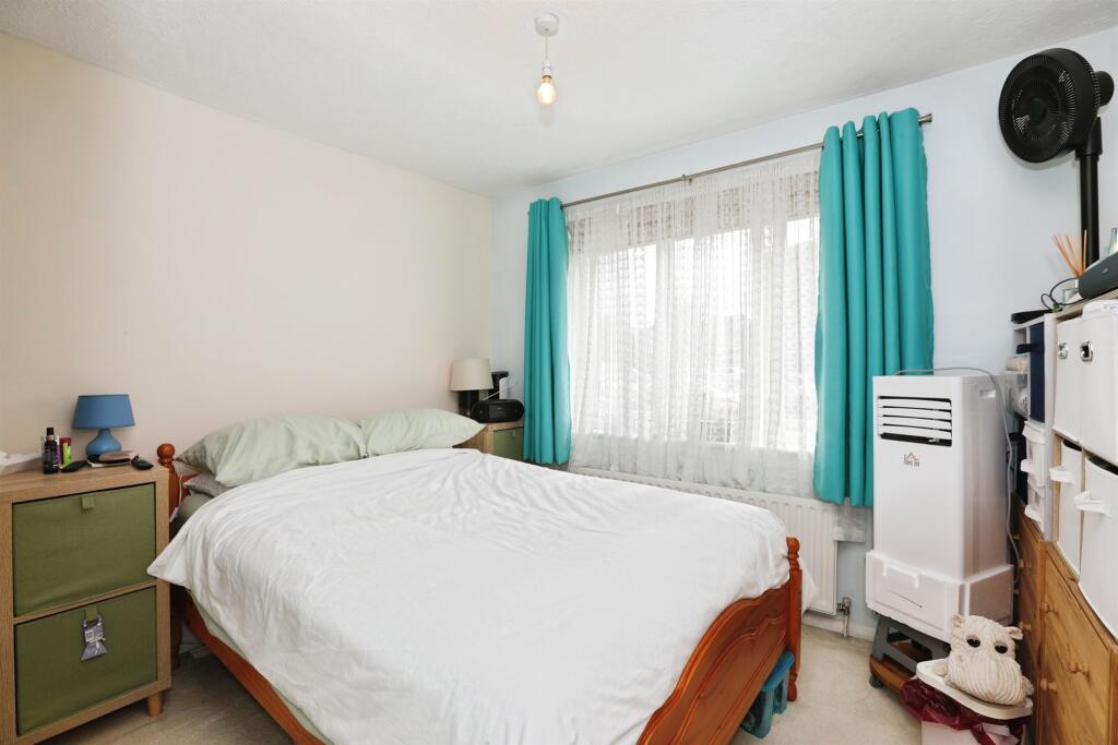 Apartment in Horsham, West Sussex - More