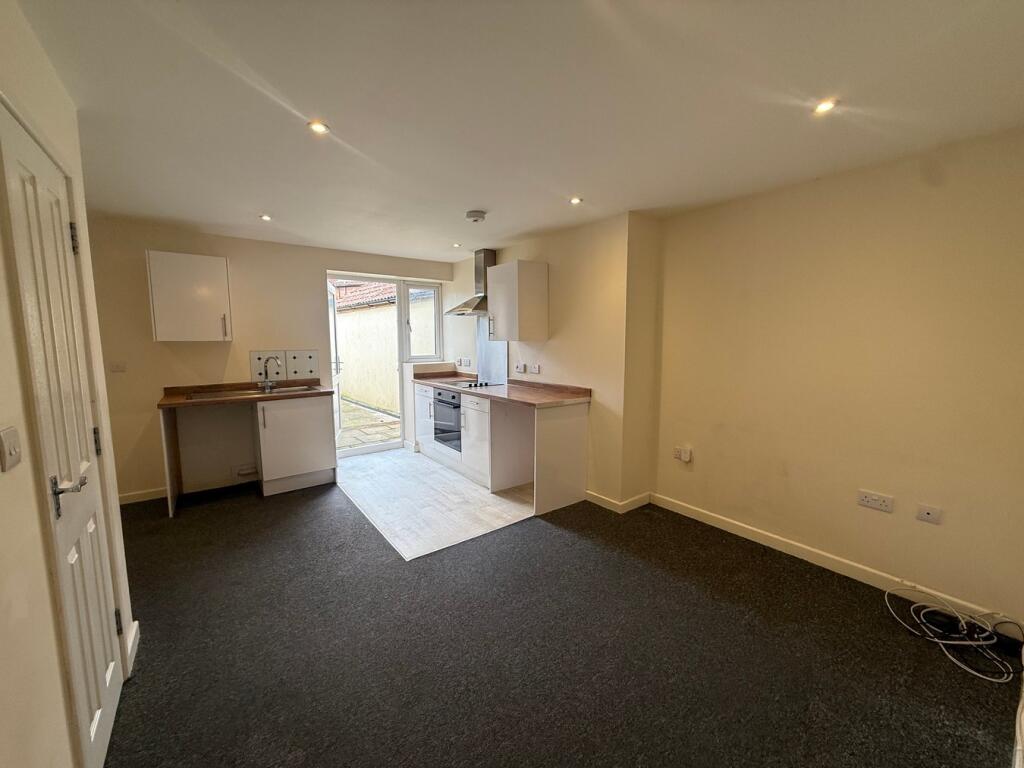 Apartment in Yeovil, Somerset - View 3