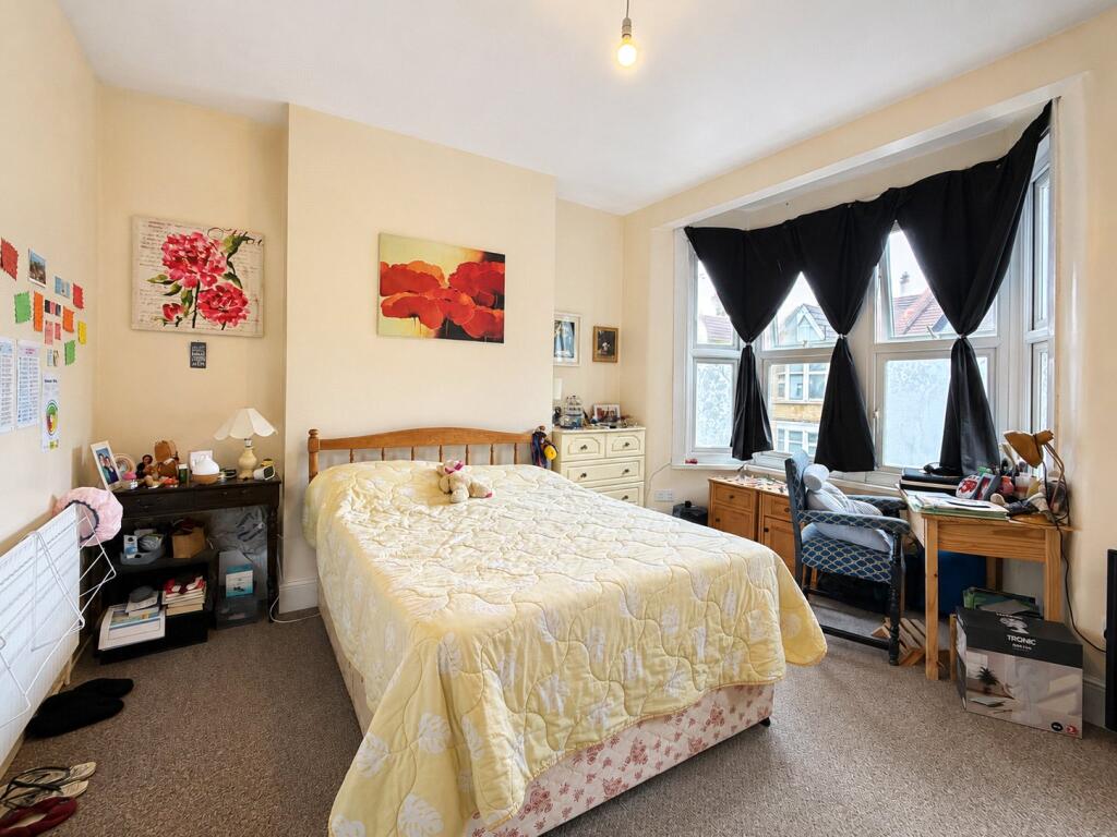 House in Southend-on-Sea - More