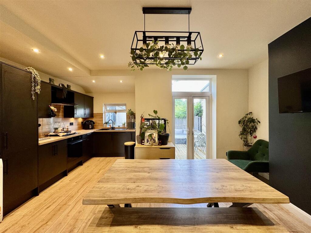 House in Huddersfield, Greenside, Dalton - View 2