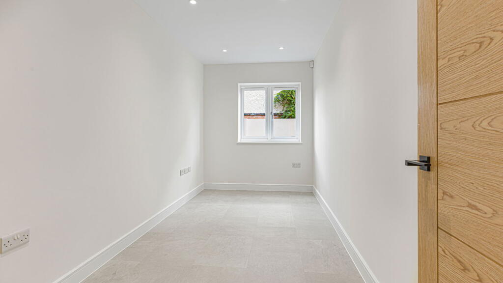 Additional image 11 of New Road, B47