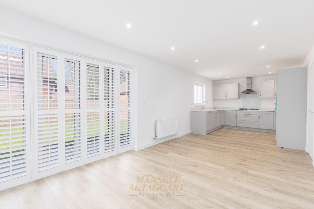 Anning Close, Horley, RH6 photo 4