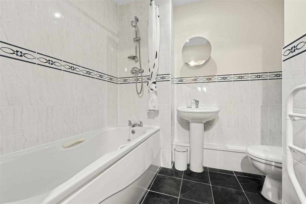 Apartment in Barry, Vale of Glamorgan - More