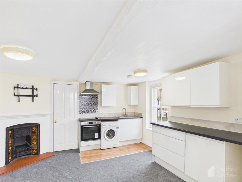 Apartment in Epping Forest, Roydon - View 2