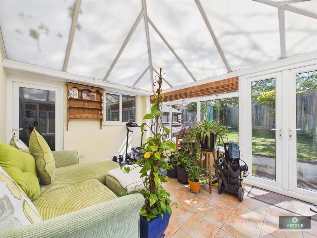 House in Crawley, Worth - More