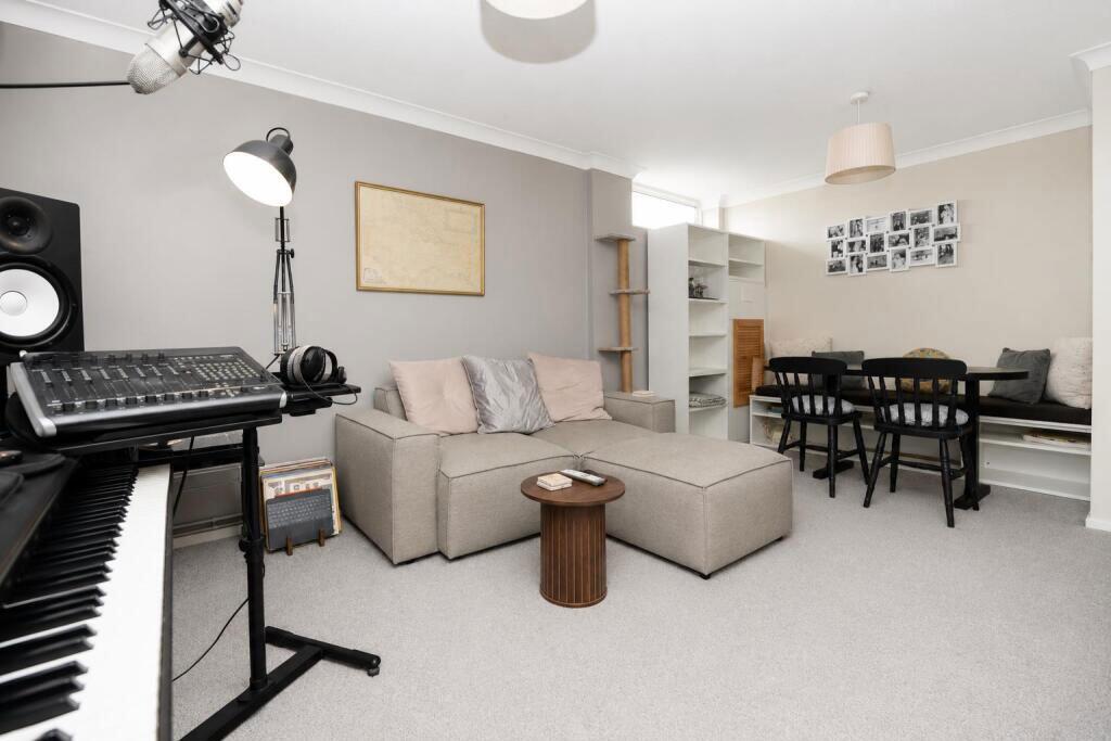 Apartment in Fareham, Hampshire - View 3