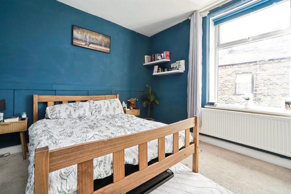 House in Bradford, Keighley - More
