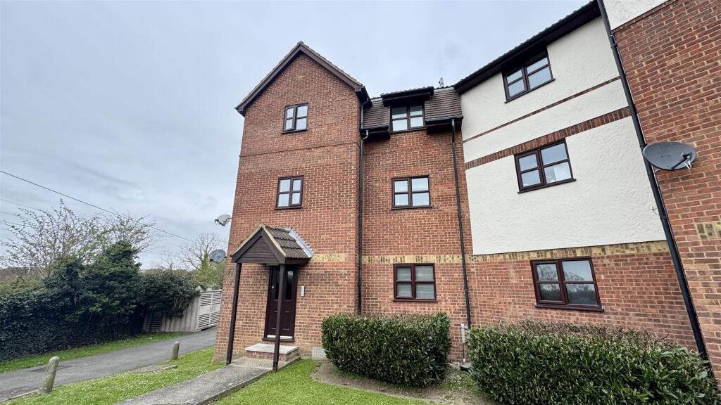 Main image of property: Hillwood Grove, Wickford