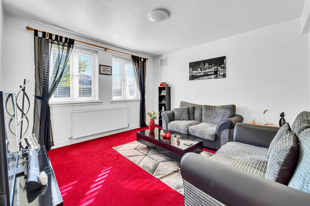Oakhall Drive, Sunbury-on-Thames photo 2