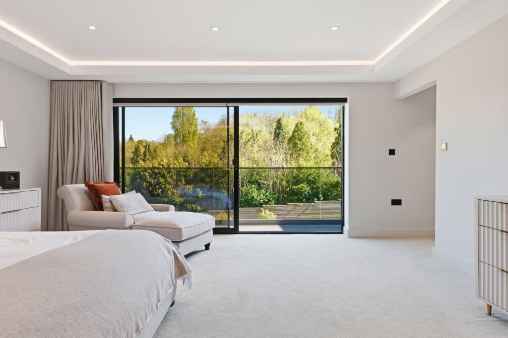 House in Nottingham - View 4