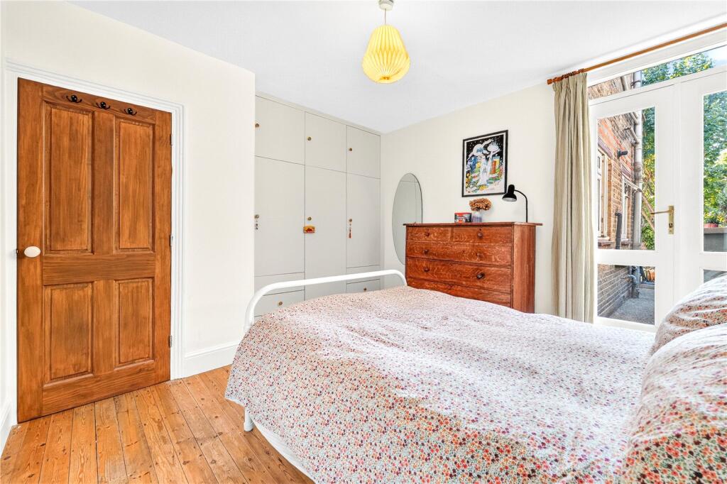 Apartment in London - View 5