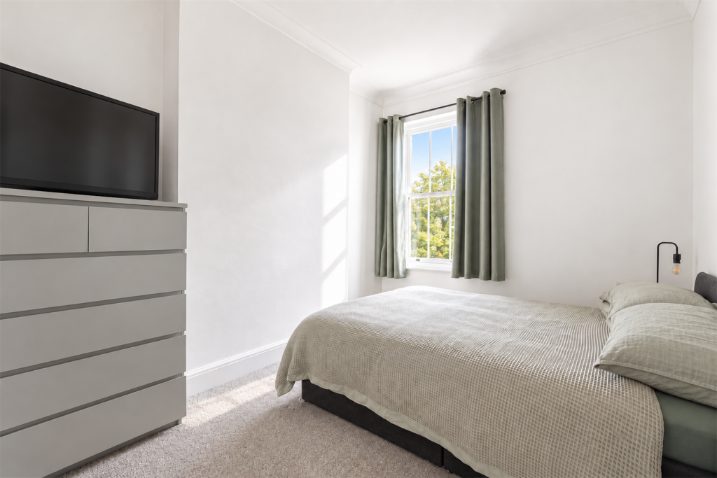 Apartment in Southend-on-Sea - More