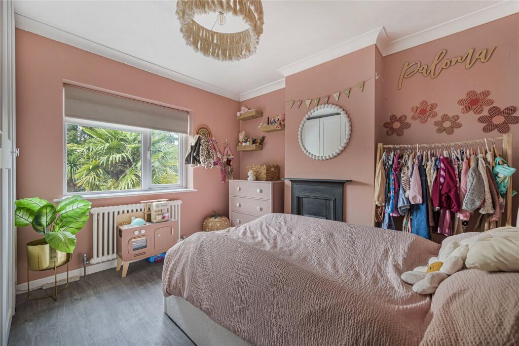 House in Dartford - More