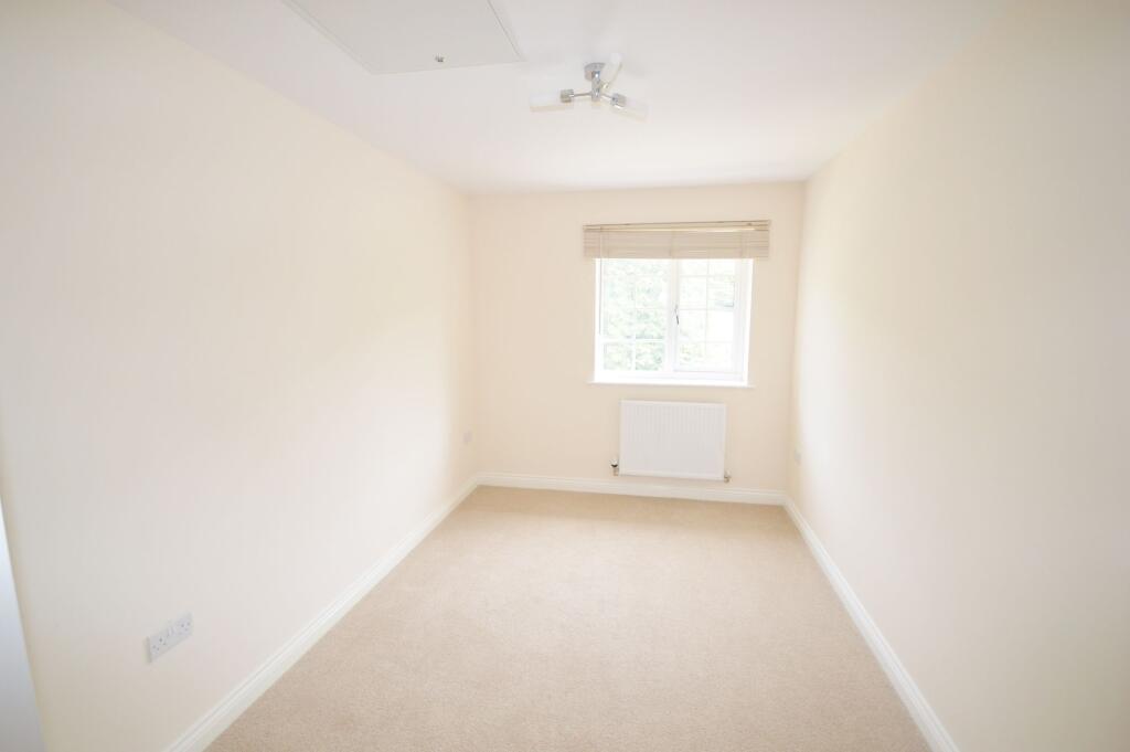 Apartment in Hemel Hempstead - View 5