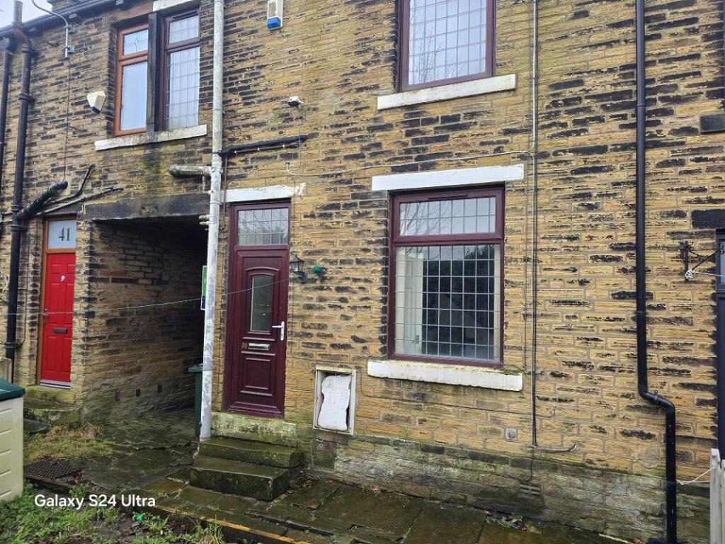 Main image of property: 39 Park Road, Thackley, Bradford, West Yorkshire, BD10 0RR