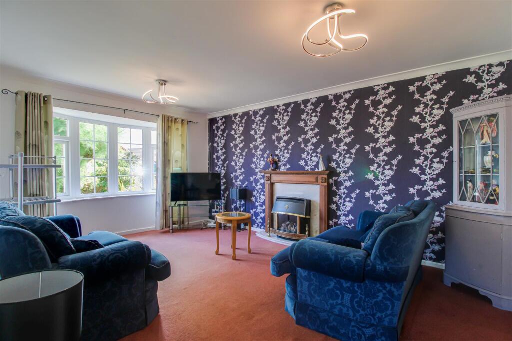 House in Wakefield, Walton - View 5