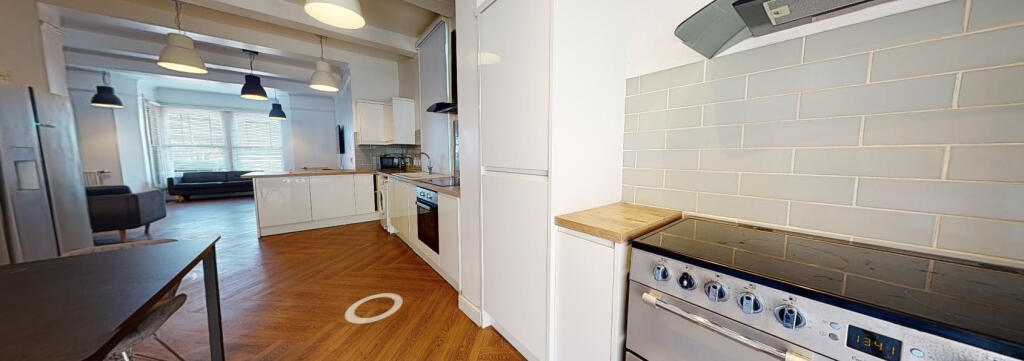House in Lincoln - View 4