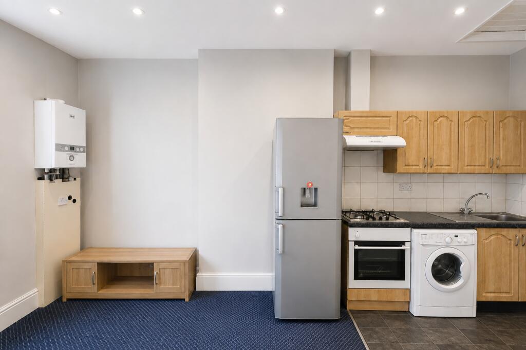 Main image of property: Bromley Road, London, SE6 2PG