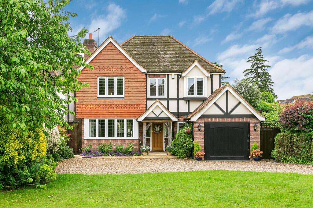 Georges Wood Road, Brookmans Park, AL9