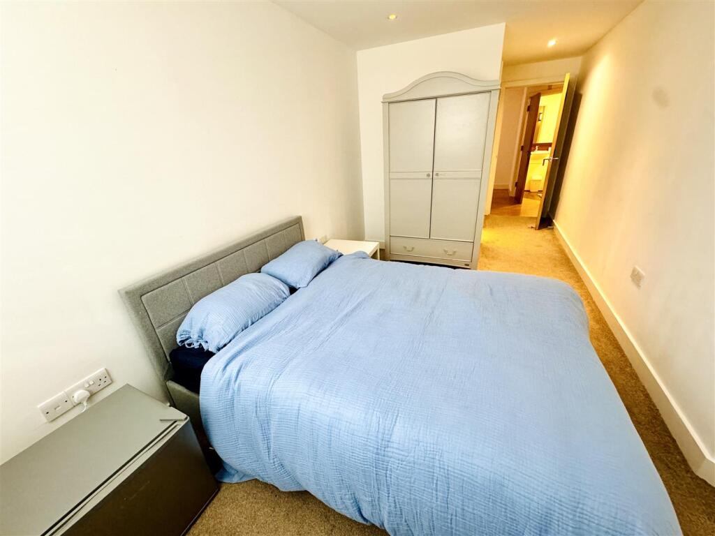 Apartment in Reading - View 3