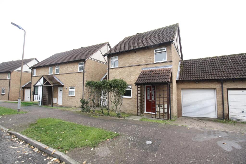 3-bed detached on Chepstow Drive, Bletchley, £325,000
