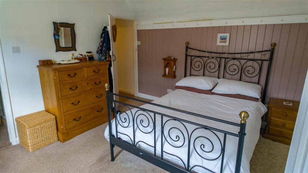 House in Truro, St Keverne - More