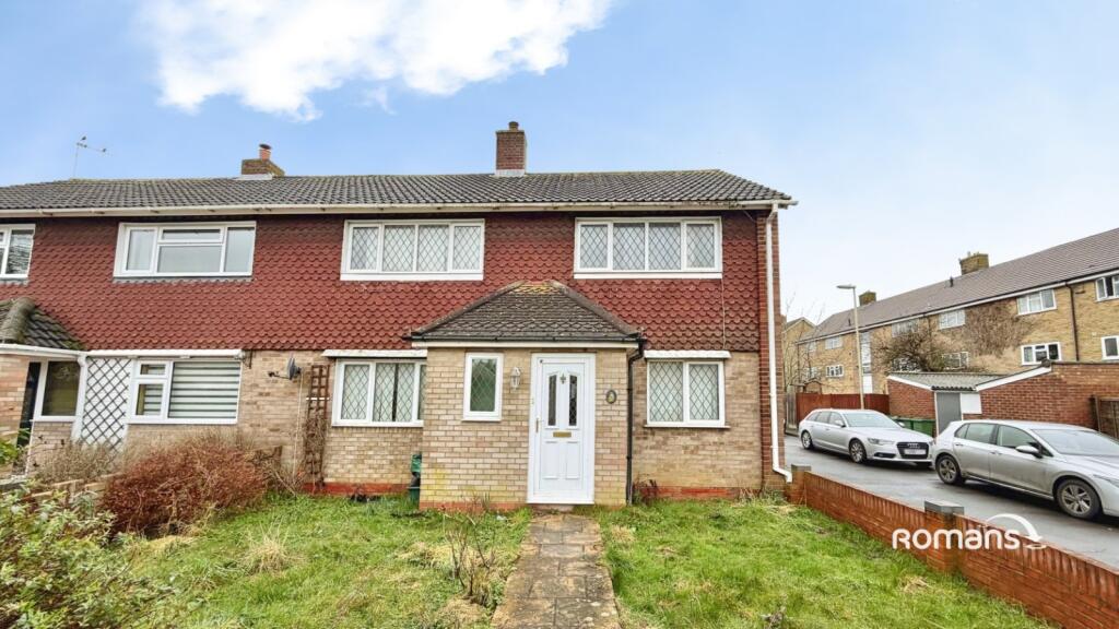 4-bed semi-detached on Brackley Way, Basingstoke, Hampshire, £270,000