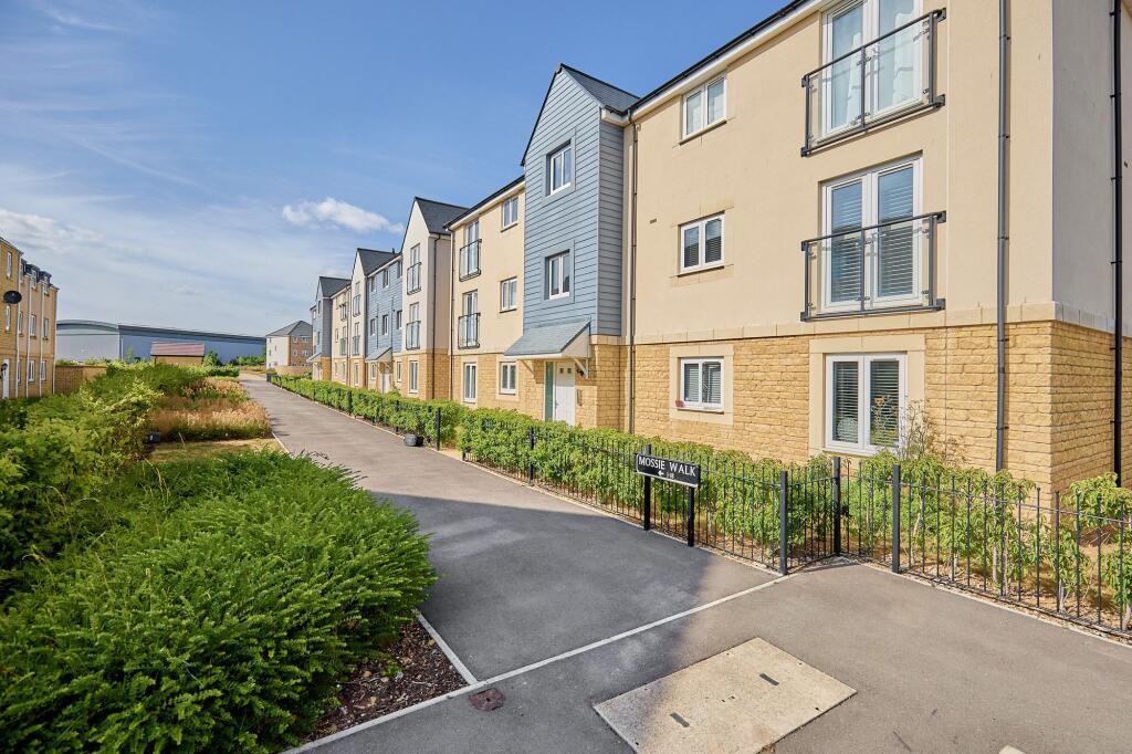 1-bed flat on Mossie Walk, Witney, OX29, £190,000