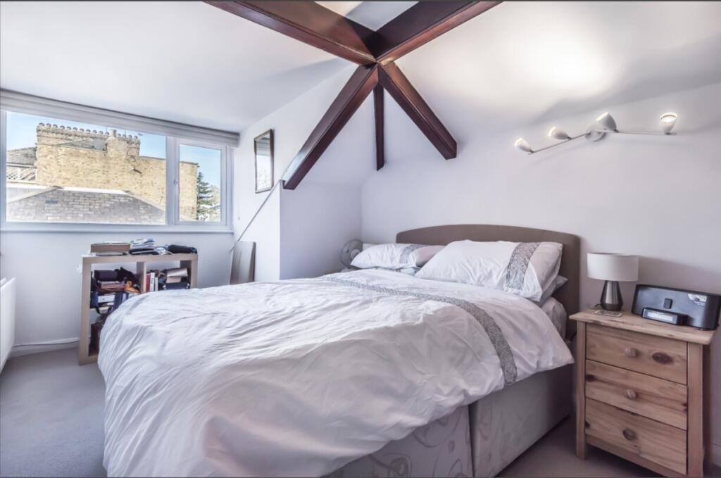 Apartment in London - More