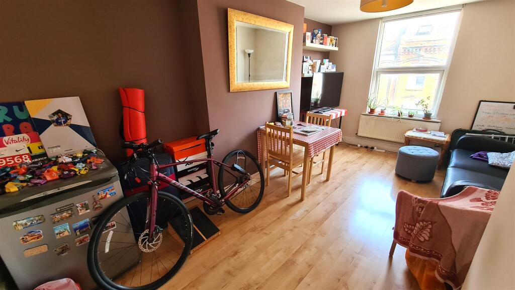 Apartment in London - View 5