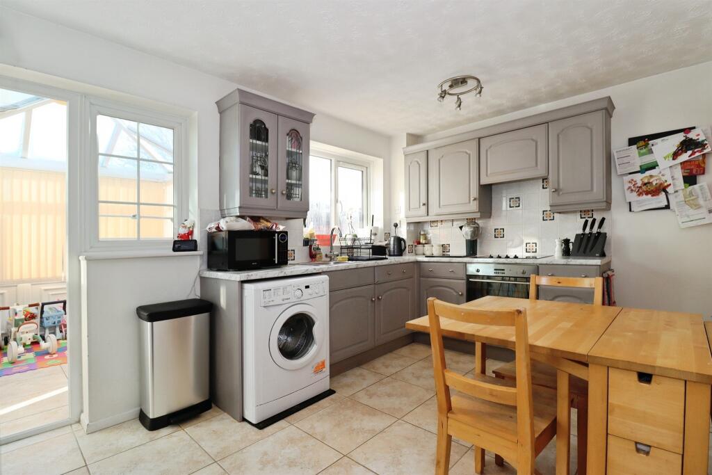 Longs Drive, Yate, Bristol photo 4