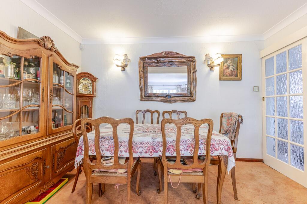 House in Three Rivers, The Cedars Estate, Batchworth - More