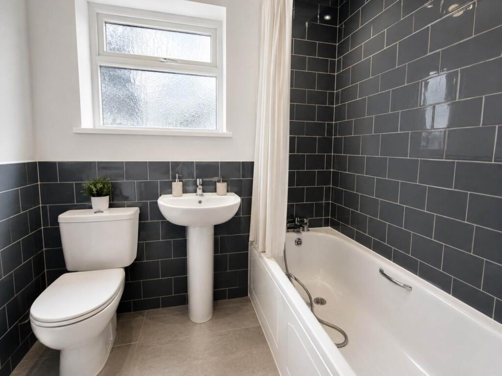 Apartment in Watford - View 4