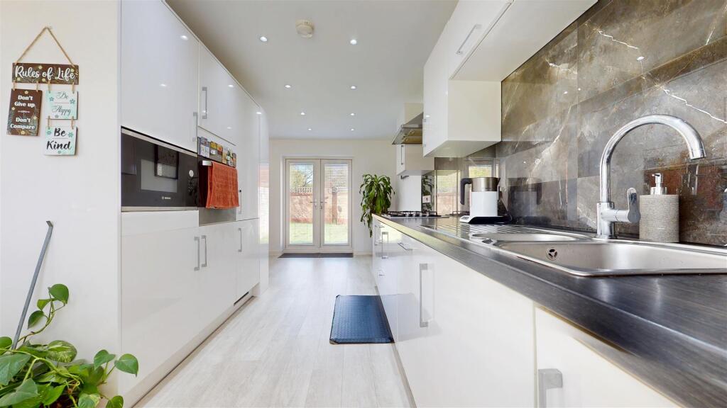 House in Milton Keynes, Whitehouse - View 5