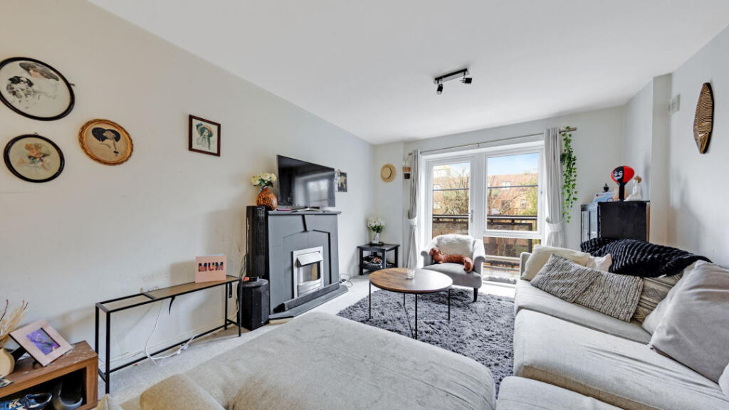 Main image of property: Farnborough GU14 7GP, GU14 7GP